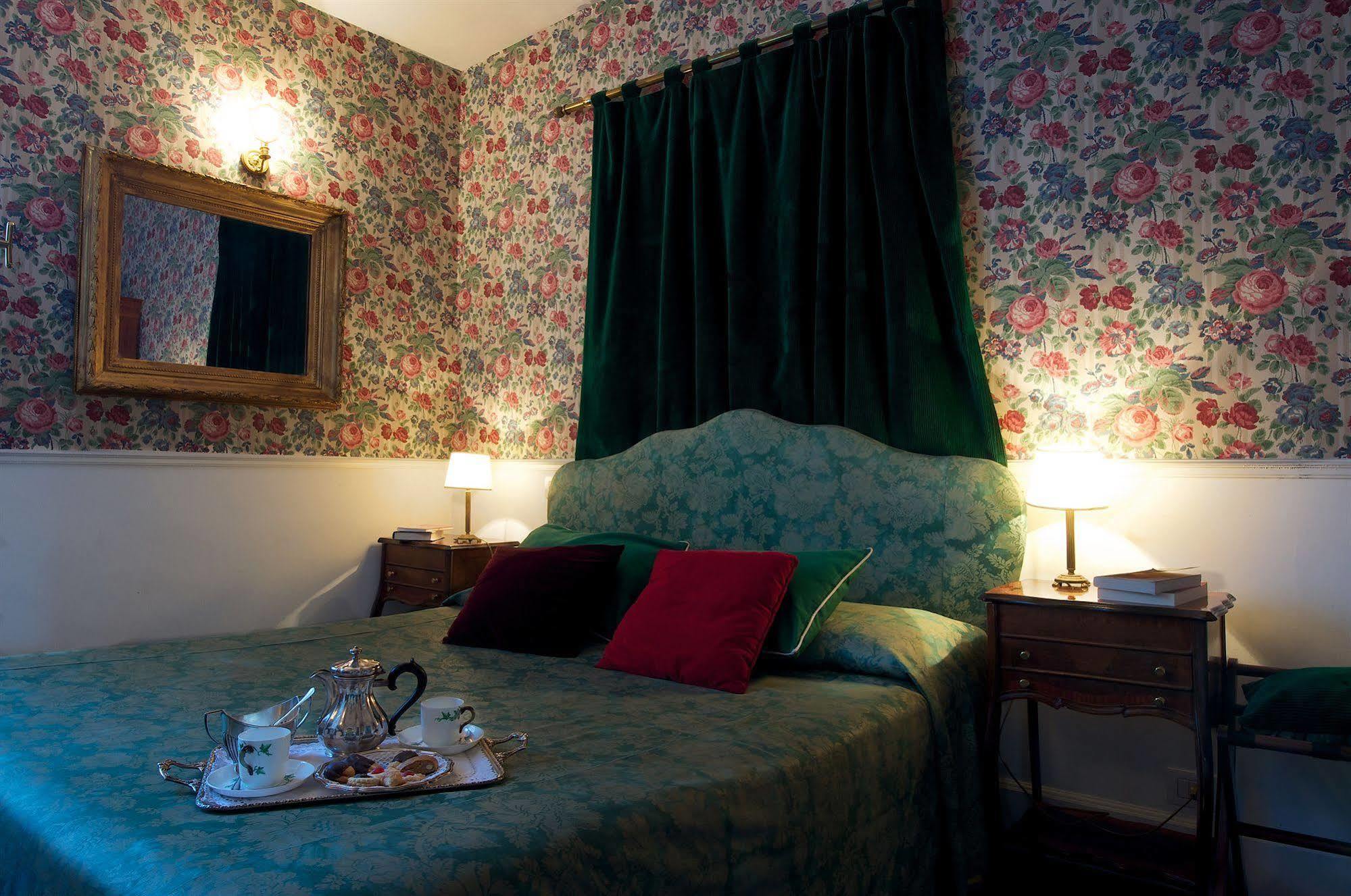 Arco Dei Tolomei Couette-café Rome